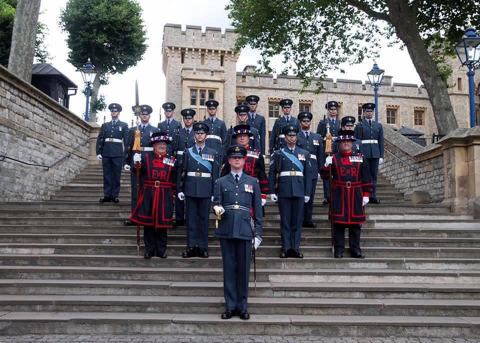 Ex-Beefeater402 (@spike_abbott) on Twitter photo This was 8 yrs ago this evening with <a href="/kingscolour_sqn/">King’s Colour Squadron</a> from <a href="/RAFNortholt/">RAF Northolt</a> and 3 former <a href="/RoyalAirForce/">Royal Air Force</a> Yeoman Warders, one of them actually was their ex Warrant Officer, Bob Loughlin <a href="/RAF_Regiment/">RAF Regiment</a> This was 8 yrs ago this evening with <a href="/kingscolour_sqn/">King’s Colour Squadron</a> from <a href="/RAFNortholt/">RAF Northolt</a> and 3 former <a href="/RoyalAirForce/">Royal Air Force</a> Yeoman Warders, one of them actually was their ex Warrant Officer, Bob Loughlin <a href="/RAF_Regiment/">RAF Regiment</a>