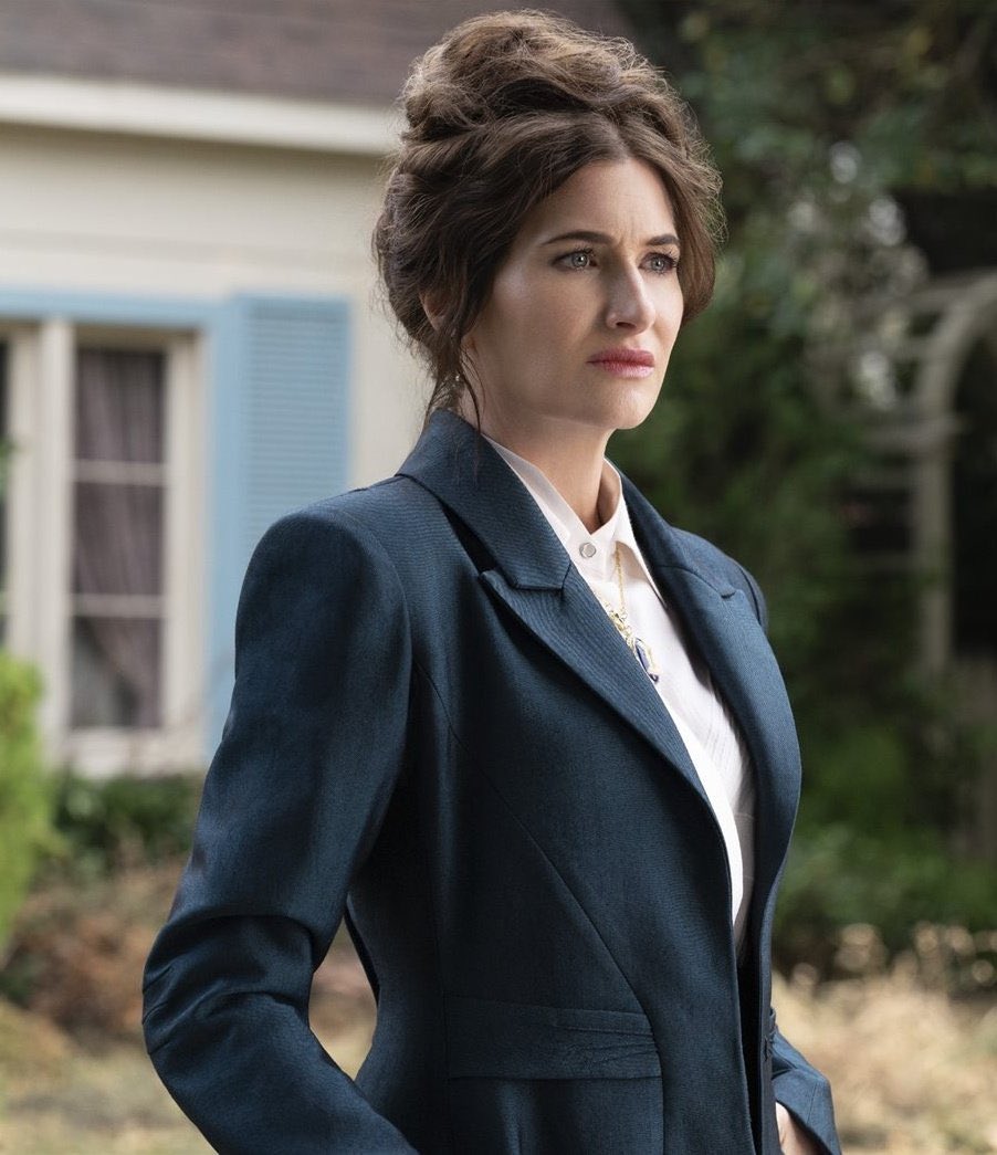 AgathaHNews's tweet photo. New looks at Agatha in #AgathaAllAlong! 

[Via: empire magazine] https://t.co/D1NSHtOyBL