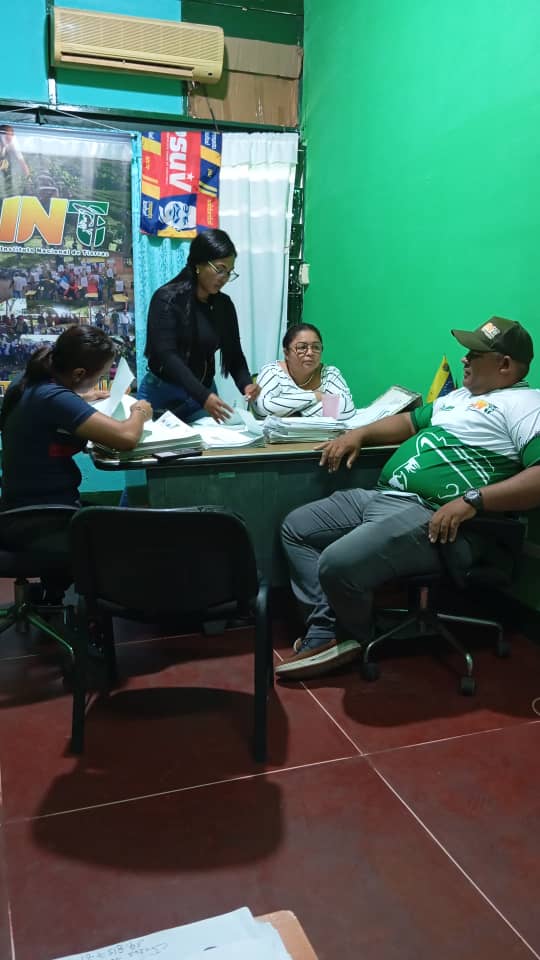 Apure| La Oficina Regional de Tierras se encuentran activa con sus trabajadores demostrando su amor y compromiso por el sector productivo de la región para garantizar la titularidad jurídica de sus predios.
#EstaTierraEsNuestroFuturo