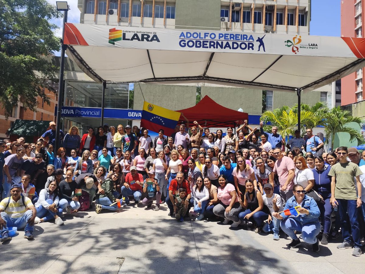 #1Ago Nuestra fuerza laboral se han incorporado con total normalidad en sus puestos de trabajo. Continuamos apostando por el desarrollo del país.

¡Las calles son del pueblo!

#PuebloDeJusticia