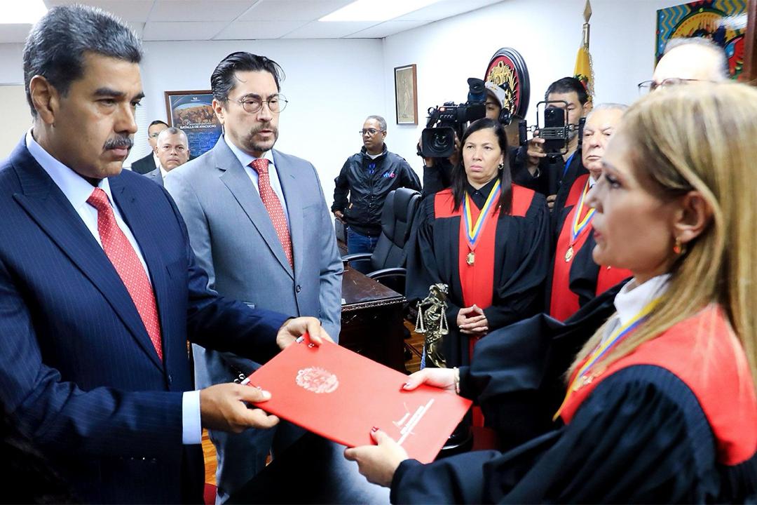 TSJ_Venezuela's tweet photo. Presidente Maduro introduce Recurso Contencioso Electoral ante el TSJ
https://t.co/Wge1ZrD7Oq https://t.co/CH4BG6ifVx