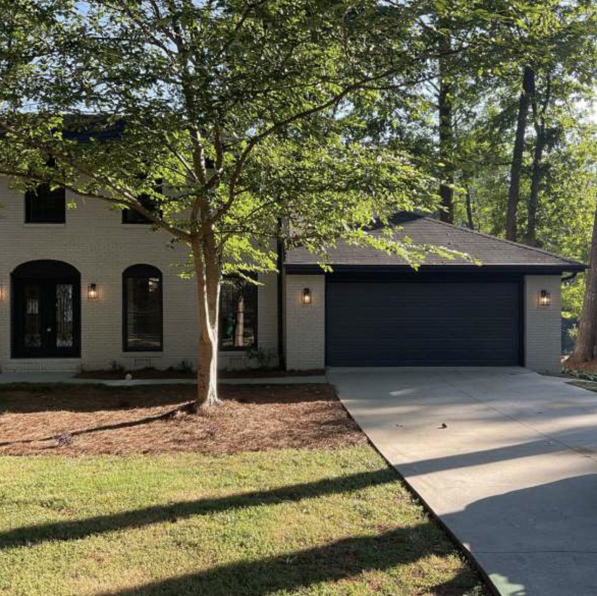 tricorsfr's tweet photo. Another stunning renovation complete! We're thrilled with the fresh exterior on this property.

#renovation #tricorrenovation #renovatetorent https://t.co/dAK92XMGXd