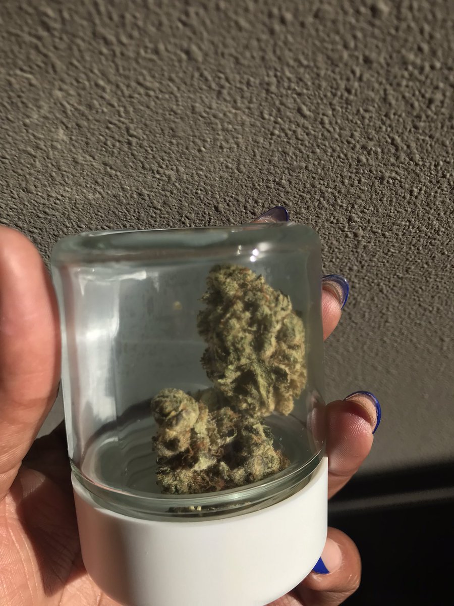 Hi friends! 🤤🍃✨☀️

30% off of Dewey and Good earth!

(Pictured left to right:
Happy trials, pineapples in space and honeycomb!)