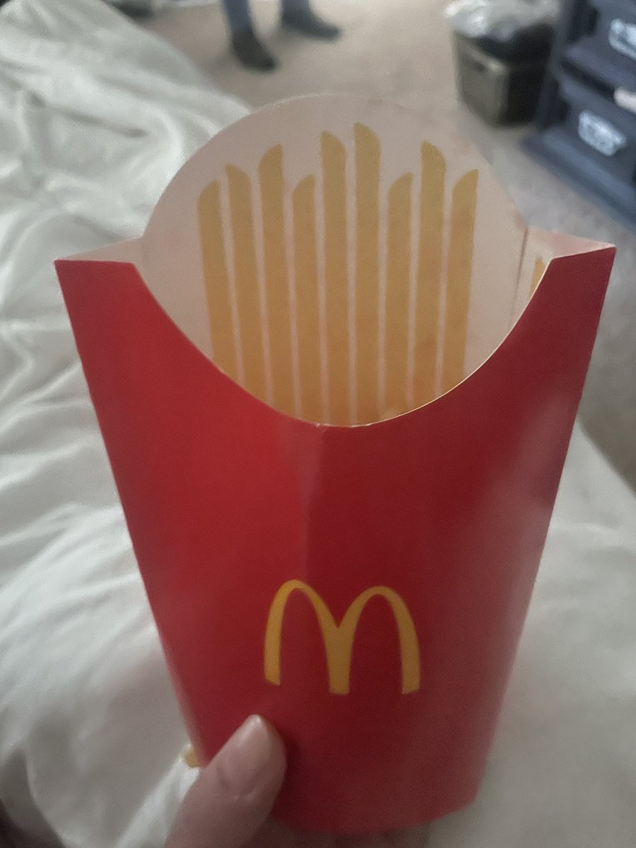 Wh0SaidDat's tweet photo. @McDonalds wtf is this? Is this a large fry? There were 2 in the bag and this is what I pulled out. Tates 4131 Tates Creek Center Lexington Ky https://t.co/MuM6CtG7EH
