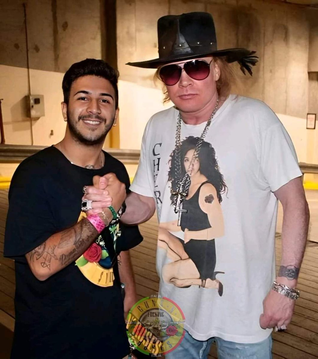 SALVAROCKS's tweet photo. @axlrose @cher ✌🏻😜👌🏻 https://t.co/HLkSFIkC8y