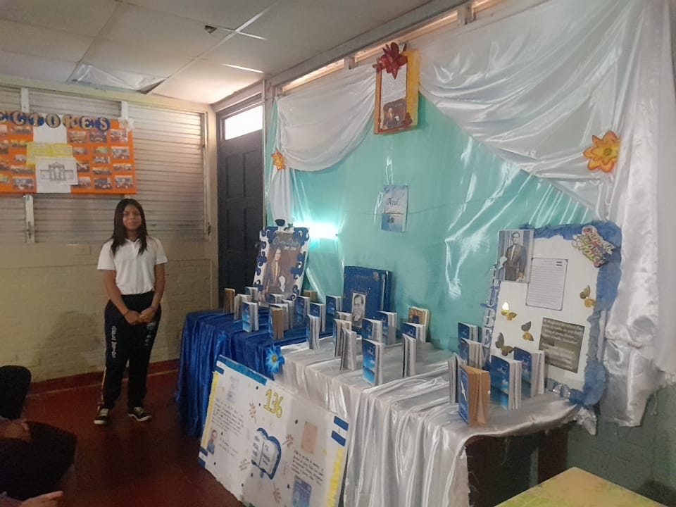 Exposición de Obra Azul del poeta Universal; Rubén Darío en honor a su 136 aniversario de su publicación. #SandinoSiempreMasAlla <a href="/MendyArauzS/">Mendy Arauz Silva</a>  <a href="/salvadorVang/">Salvador Vanegas G</a>  <a href="/minednicaragua/">Ministerio de Educación Nicaragua</a>