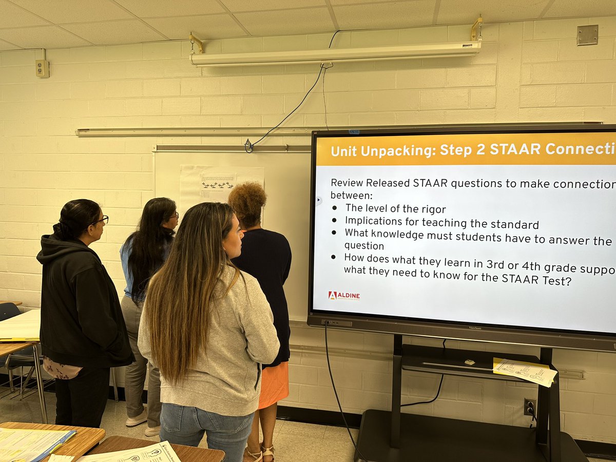 rogersstac's tweet image. 3rd grade science teachers are off to a Strong Start! @STARS_902 #Sciencecomeback2425