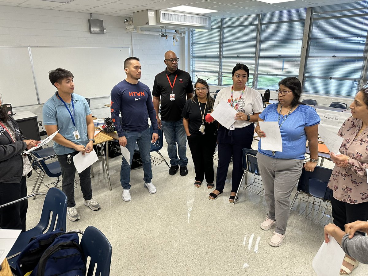 rogersstac's tweet image. 3rd grade science teachers are off to a Strong Start! @STARS_902 #Sciencecomeback2425