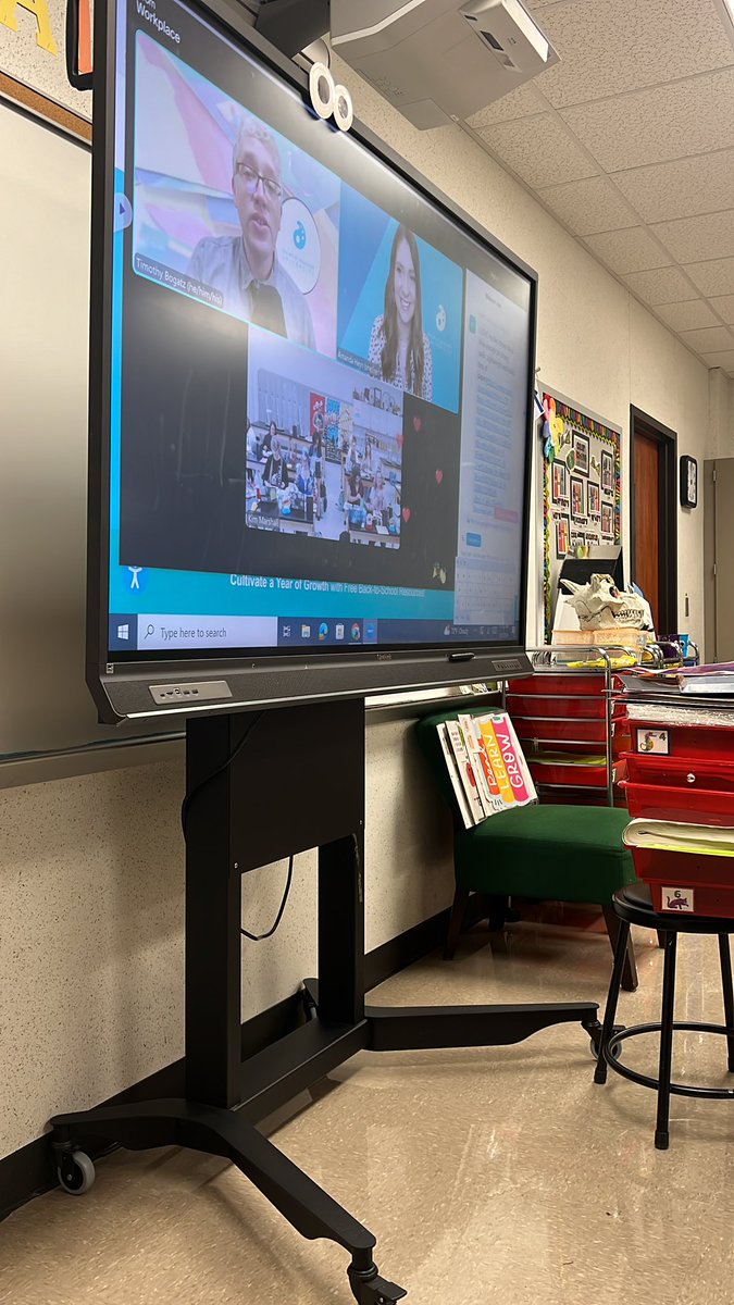 mslowpaz's tweet photo. Hiiiiiii my favorite #NOWconference keeping me company during room set up! #AlwaysLearning @NewmanKaileigh https://t.co/URvV76mtxe