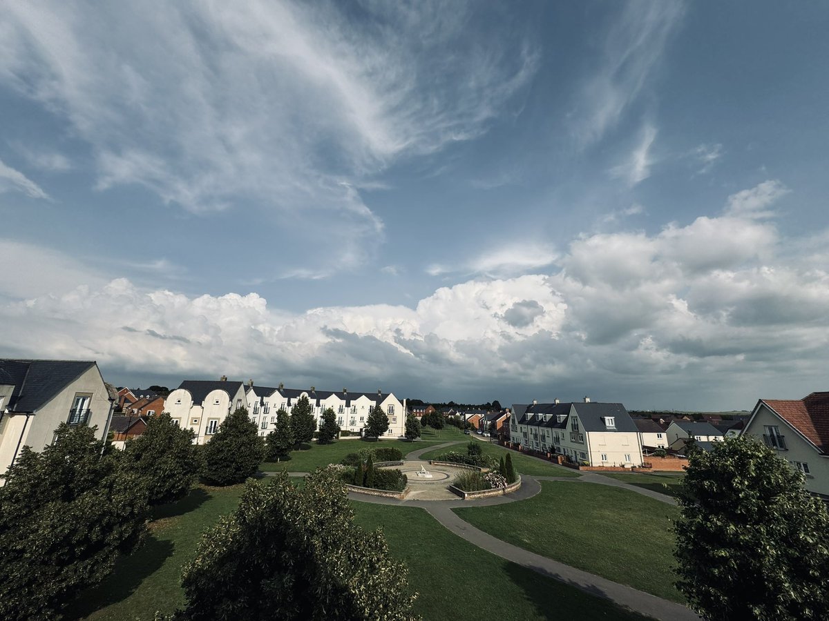 Now CBs to our east generating some lightning (nothing seen and no thunder here). Gusty winds have picked up significantly <a href="/peacockreports/">James Peacock</a>