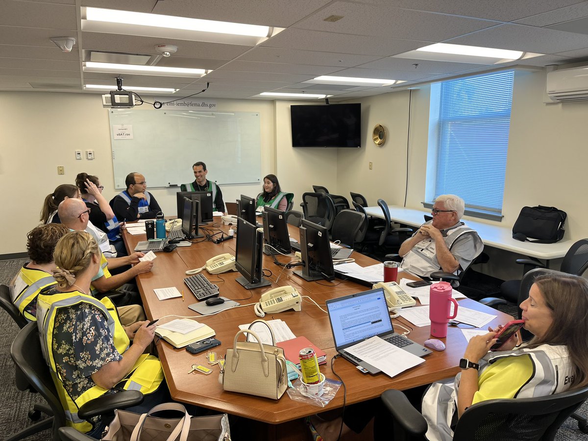 mcfrsPIO's tweet image. PIO Training continues with Daylong functional exercises - Day 4 (of 5) @FEMA_EMI Advanced PIO Course #NETC students represent local town, city, county, municipal & State governments FEMA, to name a few. FEMA PIO Instructors from MD, DE, NH, WV