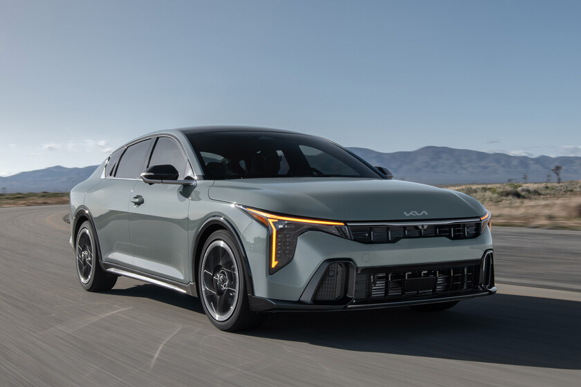 El Kia K4 ya tiene precio en México: adiós al Forte, hola a un sedán más interesante&amp; y no mucho más caro. motorpasion.com.mx/p/35301