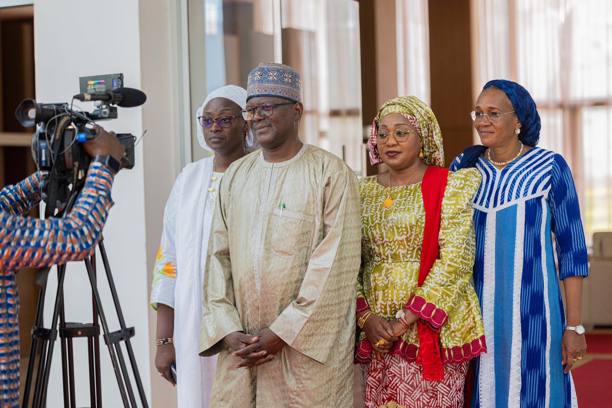 PresidenceMali's tweet image. Le Président de la Transition, le Col @GoitaAssimi, a reçu en audience, ce jeudi à Koulouba, une délégation des Ministres en charge de la Promotion de la Femme des pays membres de l’Alliance des États du Sahel (AES) et de la Guinée Conakry.