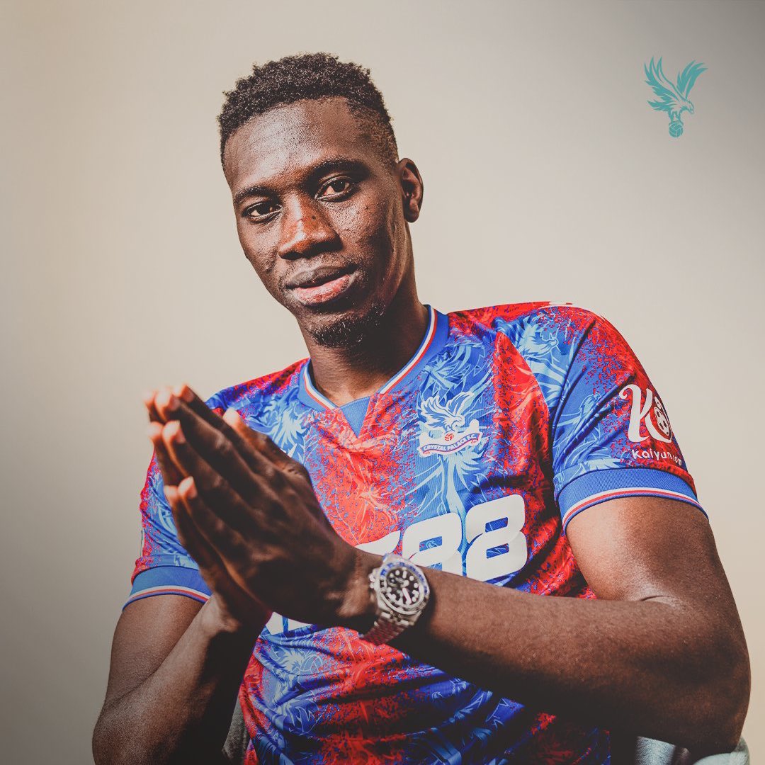 Ismaila Sarr in a Crystal Palace shirt.