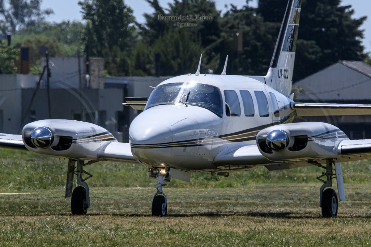 Ferfast's tweet photo. Piper PA-31 Navajo LV-JZJ rodando en General Rodríguez 😎🛩👌
📷 🇦🇷 2023
#GEZ #avgeek #spotter #spotting #aviation #PiperPA31 #Nikon #Sigma https://t.co/vWaiGXvgEe