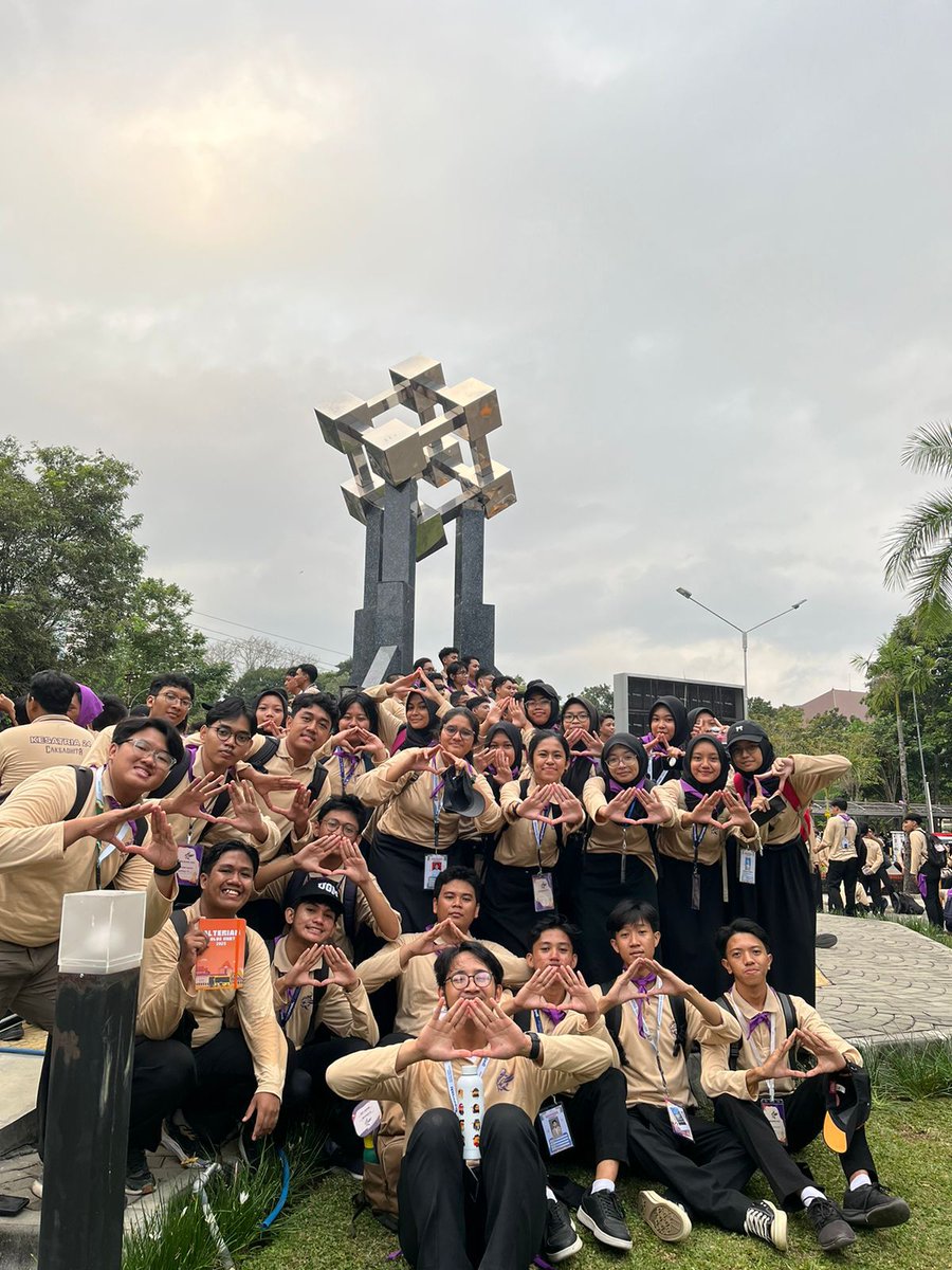 qih_qhi's tweet photo. Kalau memang @AlternatifaP "sejahat" yang dikatakan para rakyat studytwt, apakah mungkin sebanyak ini yang dengan ikhlas berkolaborasi?

Gw, seorang siswa angkatan 22 dari Sulawesi, salah seorang yang ingin menjadi Mahasiswa ITB. Mimpinya bisa tetep bertahan dan terjaga (cont) https://t.co/7Xn9qziPn2