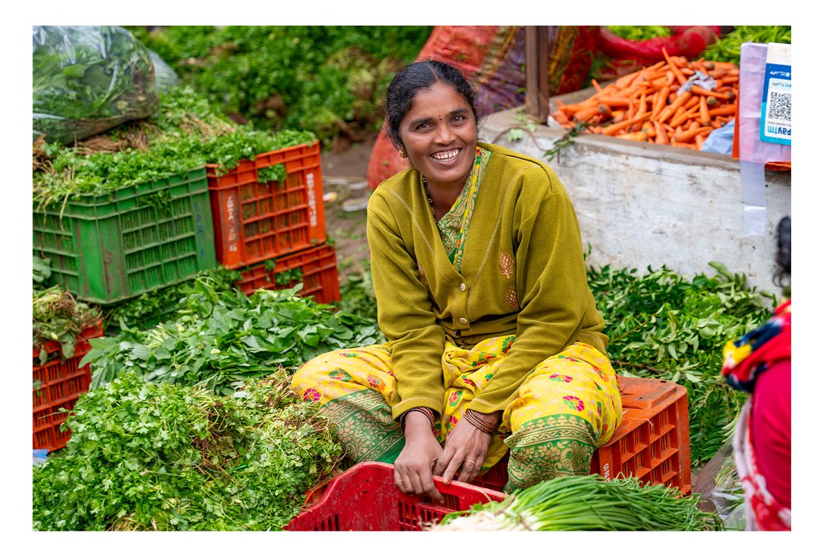 RajeshRare's tweet photo. Market Mornings - In the soft morning light, the Indian vegetable market awakens with a vibrant varieties of colors and bustling activity, where freshness meets tradition. 

#streetphotography #StreetPhotographyIndia #shotonsony #createwithsony #marketmornings #streetstyle https://t.co/Z8e0axFspp