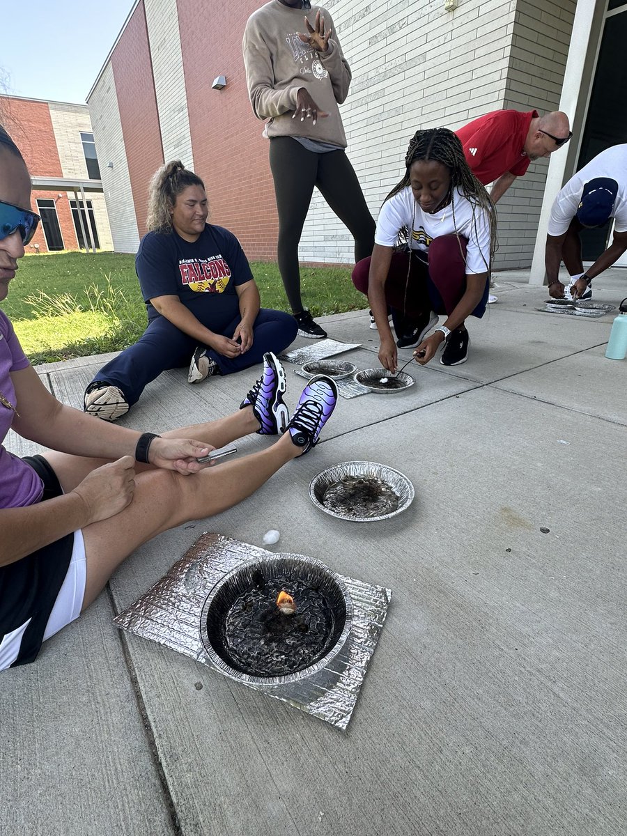 Coach Flores tweet media