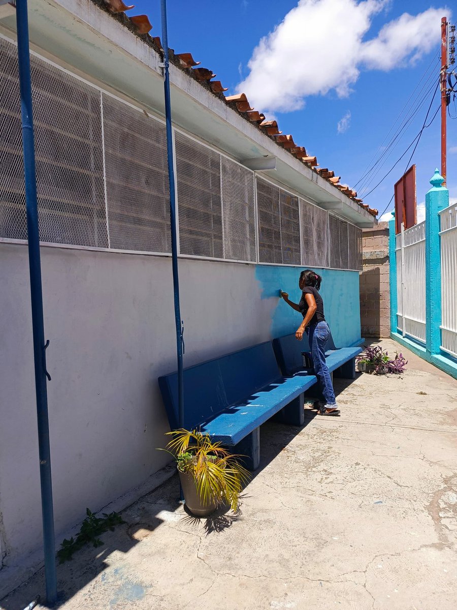 CDCEM LOS GUAYOS || Circuito 007 ||  Trabajo  organizado por docentes, madres y representantes. E.B.E. Miguel Otero Silva  #Carabobo #manteminiento #escuelascarabobo

<a href="/NicolasMaduro/">Nicolás Maduro</a>
<a href="/_LaAvanzadora/">Yelitze Santaella</a>
<a href="/rafaellacava10/">Rafael Lacava</a>
<a href="/xiomaluna/">XIOMARA LUNA PROFESIONALES Y TÉCNICOS</a>
<a href="/_NancyOrtuno_/">Nancy Ortuño Rojas</a>
<a href="/vicent_carvajal/">Vicente Carvajal</a>

#PuebloDeJusticia