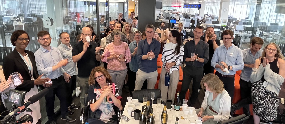 DownsVideo's tweet image. The London Newsroom celebrates. #freedevan #IStandWithEvan