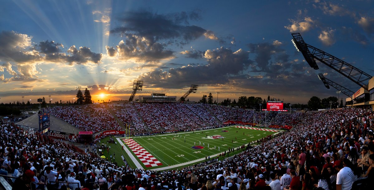 FresnoStateAlum's tweet image. Bulldogs—it’s your time to shine! 🐾 Vote for Fresno State in the CSU Photo of the Year contest before August 16th. Let's show why we're the Pride of the Valley! Vote here: bit.ly/4c5Cf1p.