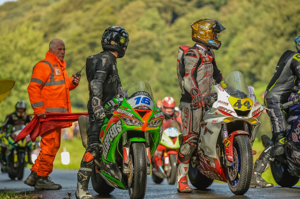 Entries open for RST Gold Cup Races @ Oliver's Mount on 7/8 Sept

SuperSport
SuperTwins
CSBK
CB500
2-Strokes
400cc
Classics
F2 &amp; Pre-Injection Sidecars

Forms at oliversmount.com/competitors/24…

Closes Sunday 18 August

📸Tony Else
#goldcup #mgp #manxgp #RST #RoadRacing #OliversMount #TT
