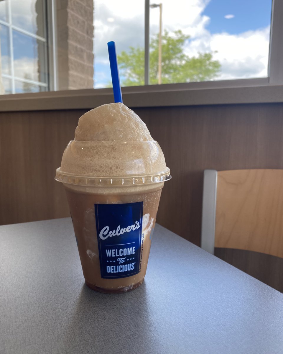 irock935's tweet photo. Creamy Vanilla Fresh Frozen Custard + Culver’s Signature Root Beer = Sweetest. Summer. Ever. https://t.co/UZk9B99oZw