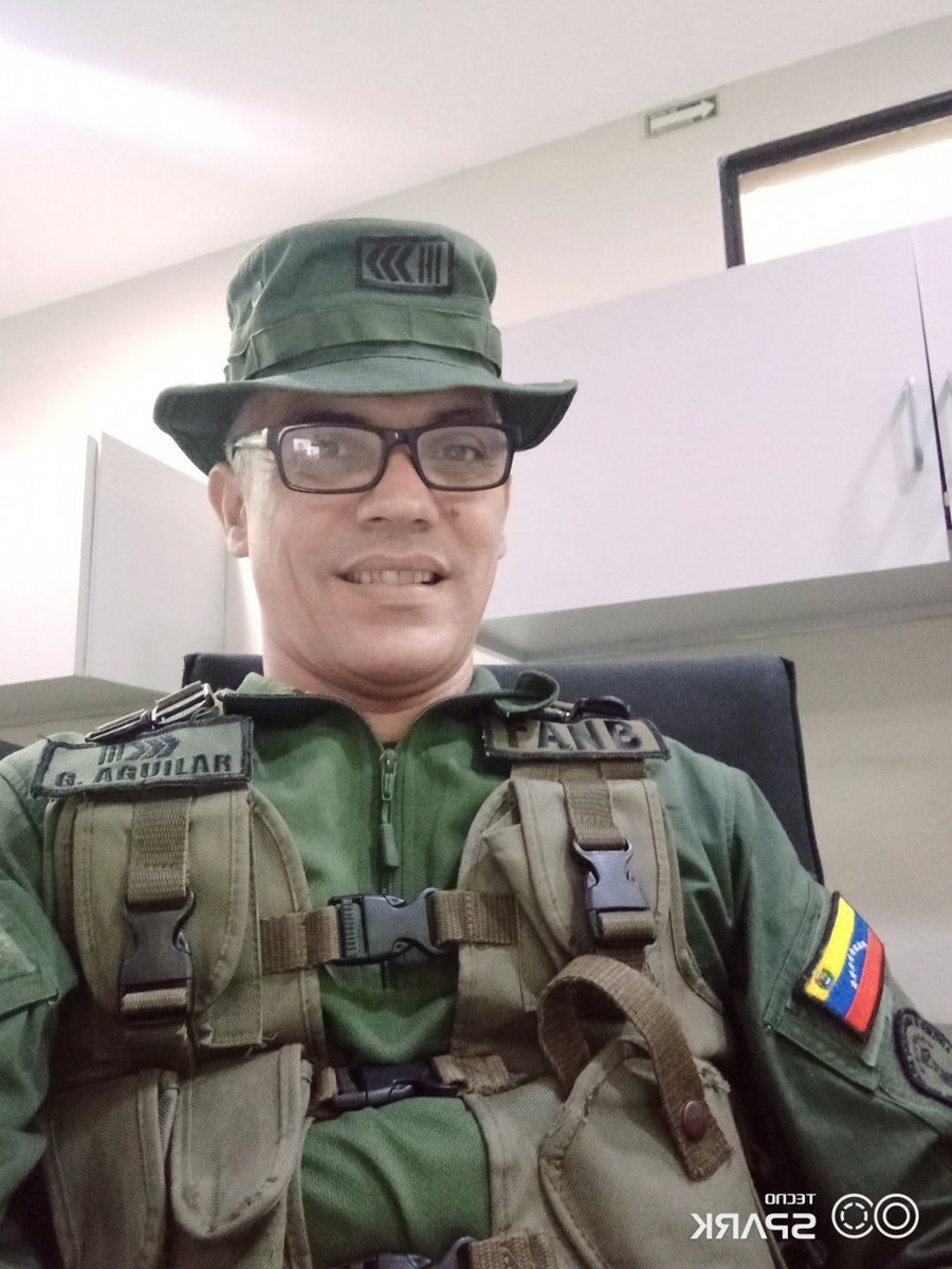 Aún acuartelado, pero orgulloso de esta unión cívico-militar, de nuestra Fanb y recordándoles que nuestro Presidente y Comandante en Jefe se llama Nicolás Maduro Moros.

¡VENCEREMOS!.