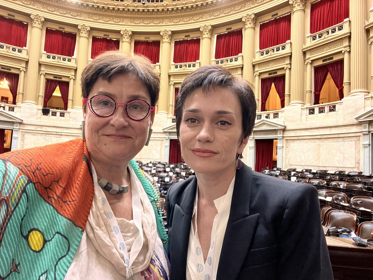 Petra Bayr global (@bayrpetra) on Twitter photo After 843 days of unlawful detention <a href="/vkaramurza/">Vladimir Kara-Murza</a> is free! I’m so happy for him, the brave Evgenia & their family. Evgenia became a #HumanRights defender continuously supporting a free Russia. I’d wish this would be a 1st step towards a #Russia built on #Ruleoflaw & #Democracy! After 843 days of unlawful detention <a href="/vkaramurza/">Vladimir Kara-Murza</a> is free! I’m so happy for him, the brave Evgenia & their family. Evgenia became a #HumanRights defender continuously supporting a free Russia. I’d wish this would be a 1st step towards a #Russia built on #Ruleoflaw & #Democracy!