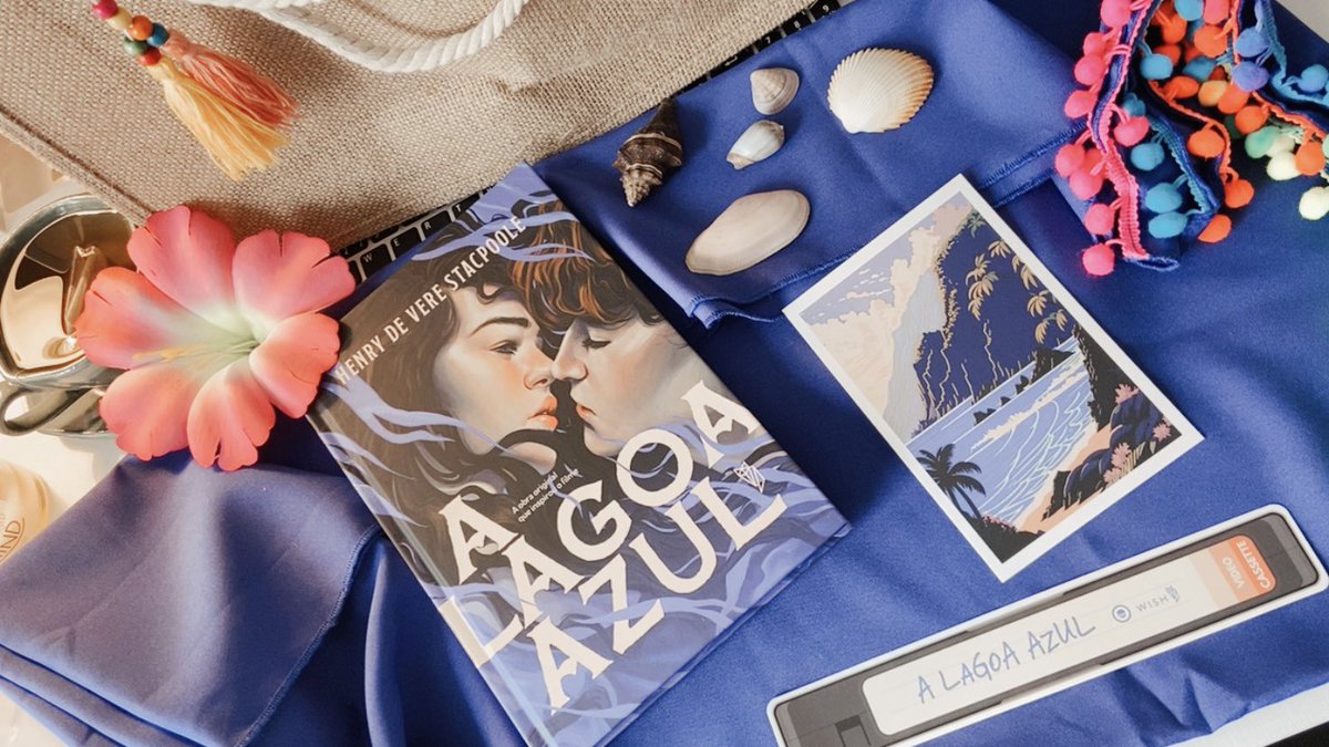 blogcorujageek's tweet photo. Se você era fã da Sessão da Tarde e sente nostalgia ao relembrar filmes como Meu primeiro amor, De volta para o futuro, Curtindo a vida adoidado, e A Lagoa Azul… esse lançamento vai ganhar seu coração! Olha que edição mais linda da @DarkSideBooks e @editorawish ❤️ #alagoaazul https://t.co/KkUQSTU50O