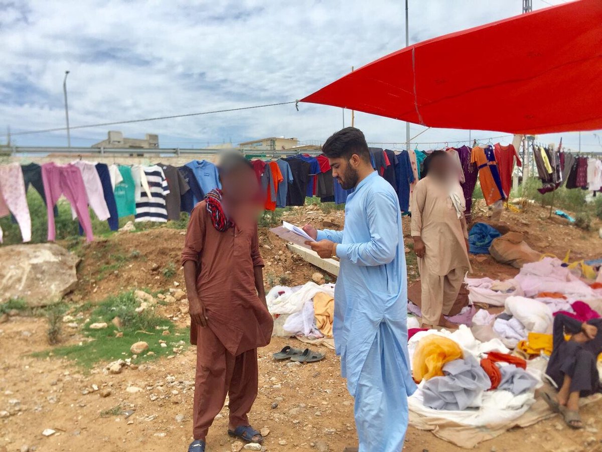 SDPIPakistan's tweet image. 📢🔁♻️𝗗𝗶𝗱 𝗬𝗼𝘂 𝗞𝗻𝗼𝘄?
In 2022, 🇵🇰  emerged as the world's largest importer of 2nd hand- used clothing, with imports valued at $250 million

💡𝗕𝘂𝘁 𝗗𝗶𝗱 𝗬𝗼𝘂 𝗞𝗻𝗼𝘄?
That 🇵🇰 redesigns &amp;amp; recycles the imported 2nd-hand used clothing from US &amp;amp; EU &amp;amp; then re exports it