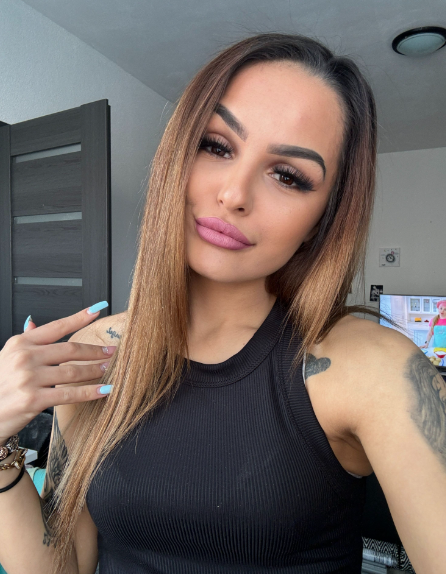 NOleksandr29341's tweet image. Sometimes, the best outfit is the simplest one. 🖤#blackandbeautiful #chicandsimple