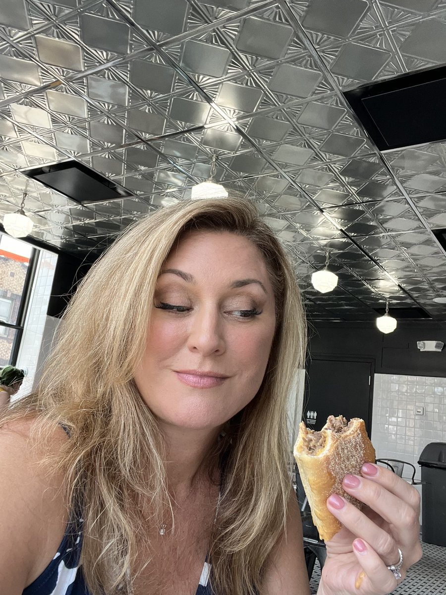 jenrenstewart's tweet photo. OooOOok @RalphGarman was RIGHT about @JimsSouthStreet  😍 https://t.co/wdV0wowkXA