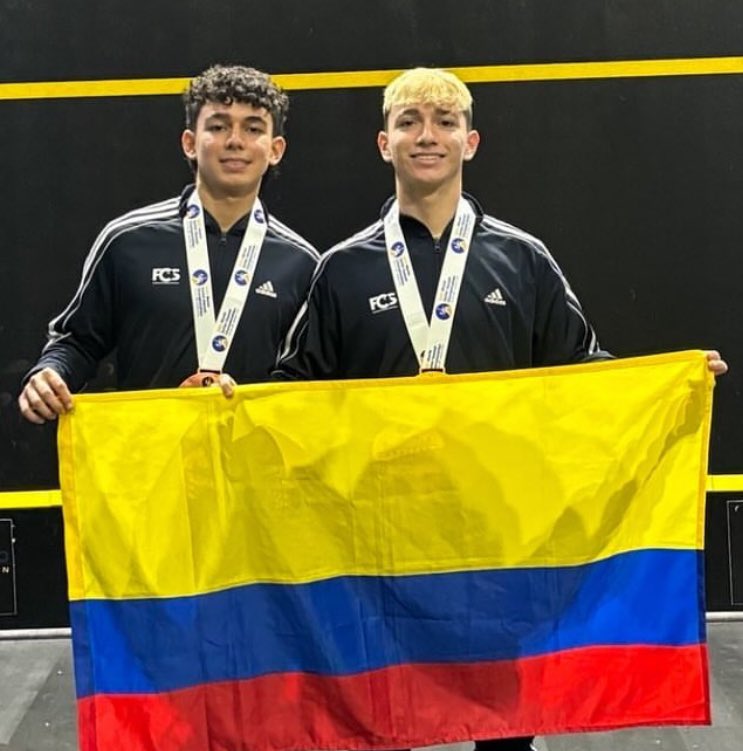 bkcolombia1's tweet photo. 👏¡Histórica medalla de 🥉 para el equipo masculino en el Mundial Juvenil de Squash en Houston, Texas 2024!
👉 Iván David Santamaria del #teambk formó parte de este equipo junto a José Santamaria Juan Jose Torres, Juan Irisarri1 y sus entrenadores Martin Knight & Diego Becerra. https://t.co/UkBydT07pB