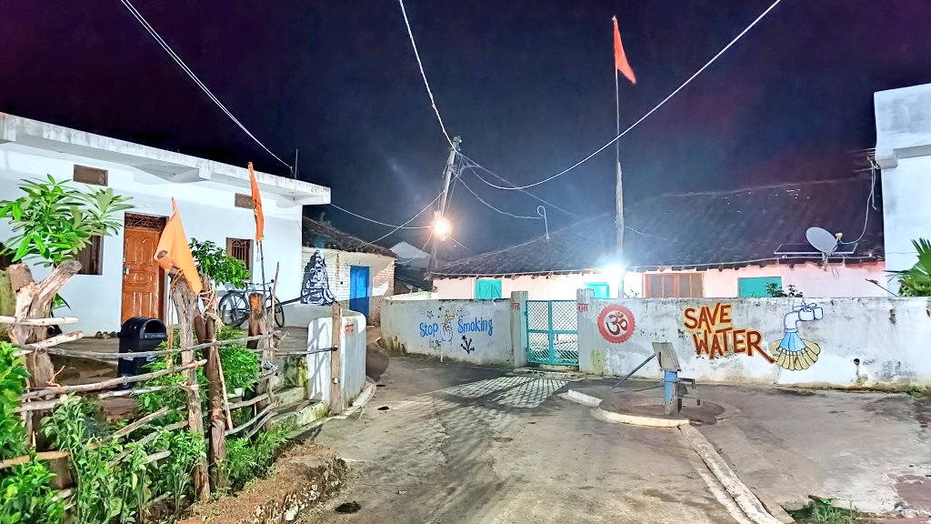 GaonSmart's tweet photo. हमारे गाँव का रात्रि कालीन दृश्य 💐
#SmartGaonPadariyaThoban 🇮🇳

@narendramodi @CMMadhyaPradesh @prahladspatel @DharmendrLodhii @MPTourism @CollectorDamoh @rajnishbajpai3 @satyendra81 @narendradamoh @arpit_verma13 @anujbajpaidamoh https://t.co/bLBChmlKSw