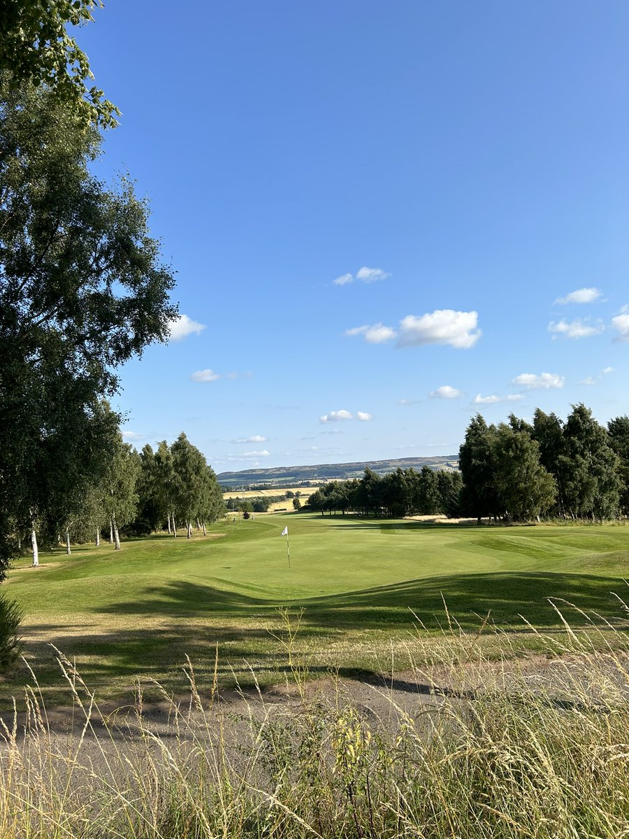 After the first round of the 36-Hole OOM Challenge at <a href="/GolfStrathmore/">Strathmore Golf</a>, <a href="/Forsythgolf/">Alastair Forsyth</a> and Chris MacLean share the lead with scores of 64 (-8).

1️⃣ A. Forsyth, C. MacLean (-8)
3️⃣ G Robertson, J. Henry (-7)
5️⃣ C. Lee, P. O’Hara, P. McKechnie (-6)
8️⃣ A. O’Donnell, G. McDougall (-5)
