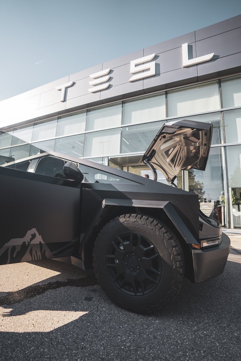 Had a great time with <a href="/TesLatino/">TesLatino</a> a few weeks back, what an incredible vehicle the <a href="/Cybertruck/">Cybertruck</a> is! Can't wait to see more ripping around SK ⚡⚡