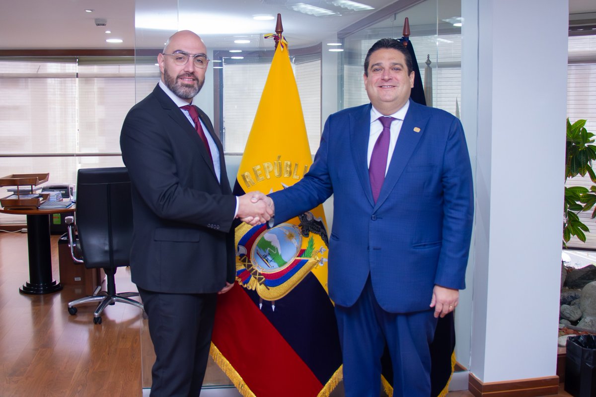 El Presidente del <a href="/CJudicaturaEc/">Consejo de la Judicatura</a>, <a href="/MarioGodoyEc/">Mario Godoy</a>, mantuvo una reunión de trabajo con el Procurador, Juan Carlos Larrea, con el objetivo de afianzar los lazos de cooperación interinstitucional. <a href="/PGEcuador/">Procuraduría Ecuador</a>