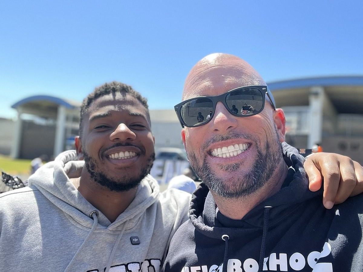 iamwordsmith's tweet photo. Had a phenomenal time rOkN wit @LaRussellGC for the “Chase your Dreams” youth summit‼️
#ChaseYourDreams
#NeighborhoodHopeDealer ✌️😎 https://t.co/YlyOq8BVyz