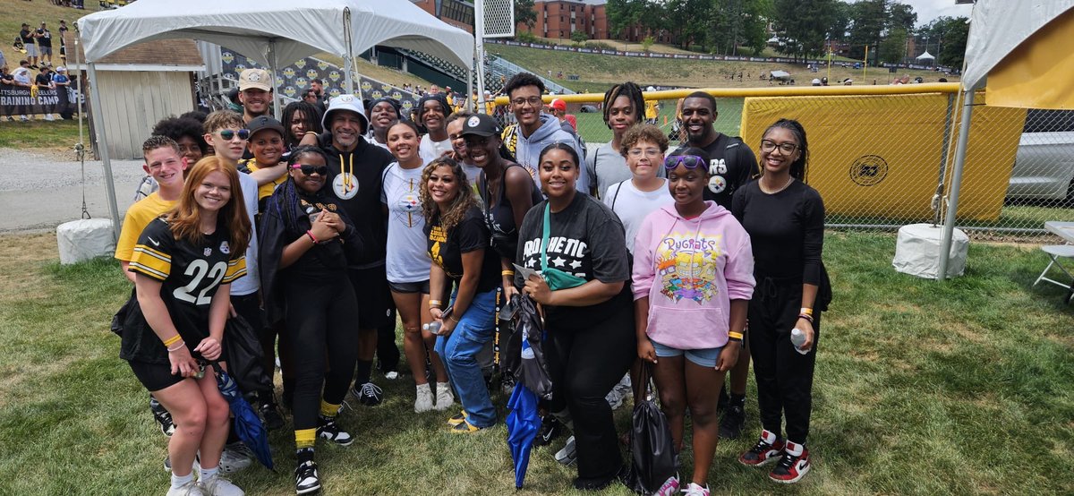 BestoftheBatch's tweet image. We had an amazing time at the Steelers training camp. It was a blast meeting both current and former players. Thank you to the Steelers community for hosting us and making this day unforgettable! 🏈🙌 

#SteelersTrainingCamp #campbatch #graditude #bootcamp #summercamp #clubhouse