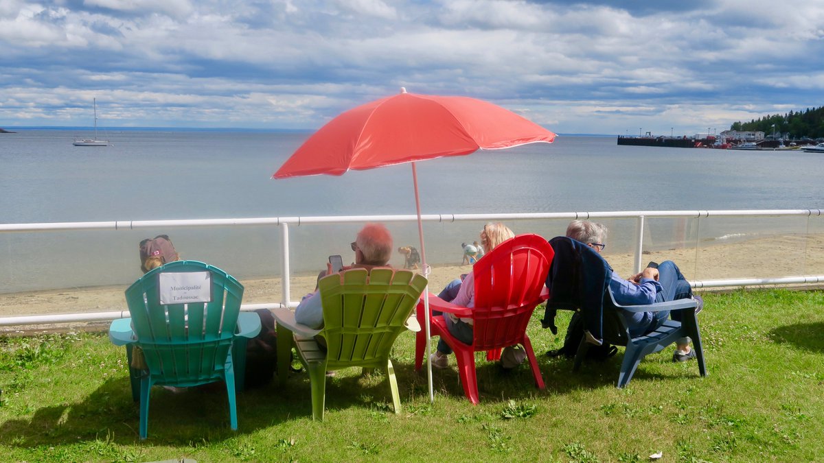 Une autre magnifique journée ensoleillée à la biblio-plage de Mme Chose!
#MmeChose #BiBlioPlage #lecture #littératie #littérature #culture #tadoussac #CôteNord #Vacances