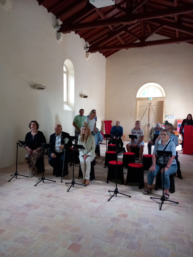 Prefet17's tweet image. #Inauguration | ✂️ Deux Micro-Folies en Saintonge !

🎤 Sabrina Ladoire, sous-préfète de Jonzac, a inauguré deux micro-folies dans les communes de #Pons et de #Montguyon. 

Musée numérique, la Micro-Folie est un lieu qui fait rayonner la culture en milieu rural 🖼️ 🎭