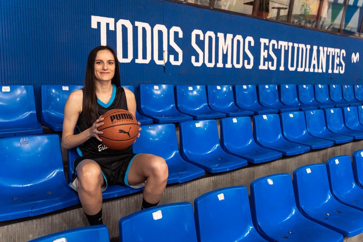 MovistarEstu's tweet photo. Qué bien le queda la nueva equipación a @AnSalvadores ¿verdad? 🖤🌃 https://t.co/1thAqTGJ50