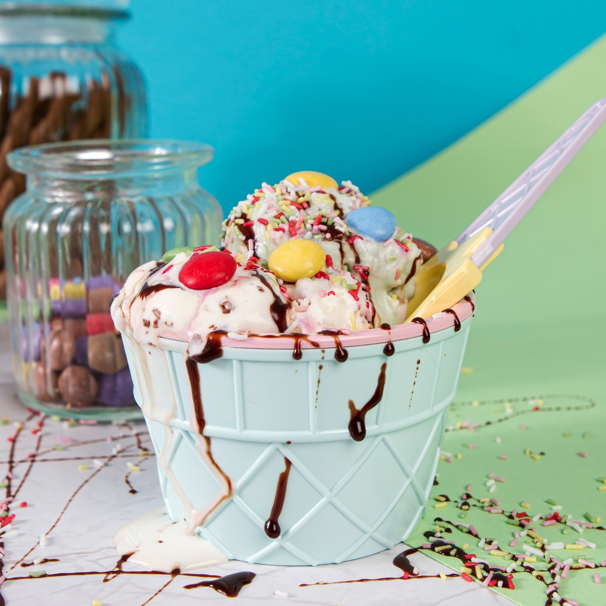 lakes_icecream's tweet image. We&apos;re not &apos;kidding&apos; around when it comes to ice cream! 🍨

#FamilyFunMonth just got a little sweeter with Raspberry Ripple and Mint Ripple 🎉