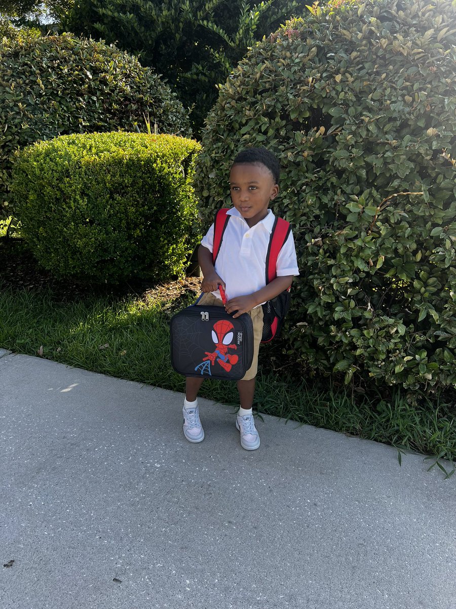 RealMrsManigo's tweet photo. First day of Pre-K ✏️📚 #thatsallme #firstdayofschool https://t.co/1Qsg29dvm2