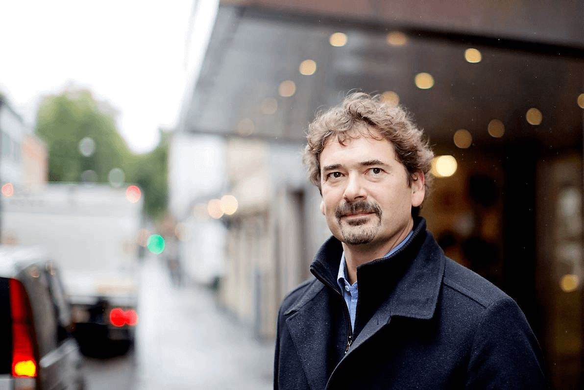 IngenieurPsyche's tweet photo. Cet homme a gagné 1 milliard de dollars en développant un navigateur internet en Norvège.

Il vient d'atteindre une croissance record de 300 millions d'utilisateurs – ce qui pourrait coûter des milliards à Google..

Voici l'histoire incroyable du retour d'un navigateur "oublié": https://t.co/EZeYEL5zXh