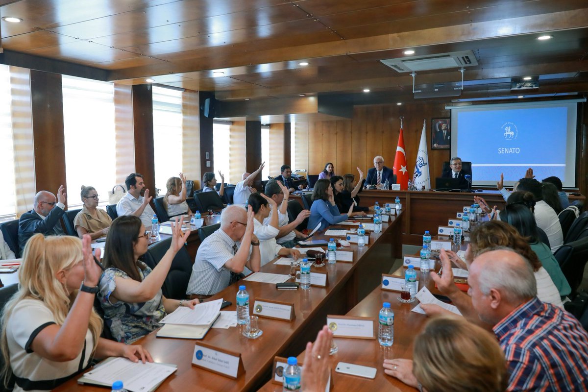 #universitemDEU Senatosu ve Yönetim Kurulu, Rektörümüz Prof. Dr. Bayram Yılmaz başkanlığında ilk toplantılarını gerçekleştirdiler. Karşılıklı beklentilerin ve iyi dileklerin dile getirildiği toplantılarda, Üniversitemizin 2024-2025 Akademik Yılına ilişkin hazırlık ve çalışmaları