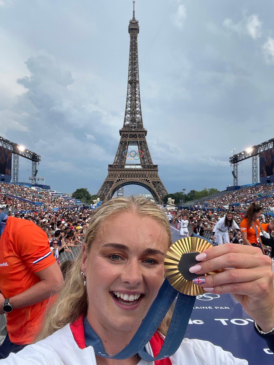 Check out this fantastic snapshot from #Paris, just sent in from Hannah’s mum, Sharon! 🚣‍♀️✨ 

Looks like Hannah’s still having a great time! 🏅