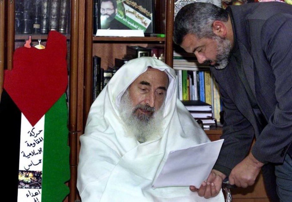 فكر قليلا !
يهاجم حماس والشهيد بإذن الله #اسماعيل_هنية 
الصهاينة والأمريكان والصليبيين 
وملل الكفر .
ثم تجد مسلما يقف في صفهم ، ويشارك في هجومهم !
فأين الولاء والبراء ؟
لكنها قلوب مريضة ، وأبواق مستأجرة ، 
ونفوس خبيثة ، وأقلام وضيعة .
وعند الله تجتمع الخصوم !
#غزة #فلسطين #رفح