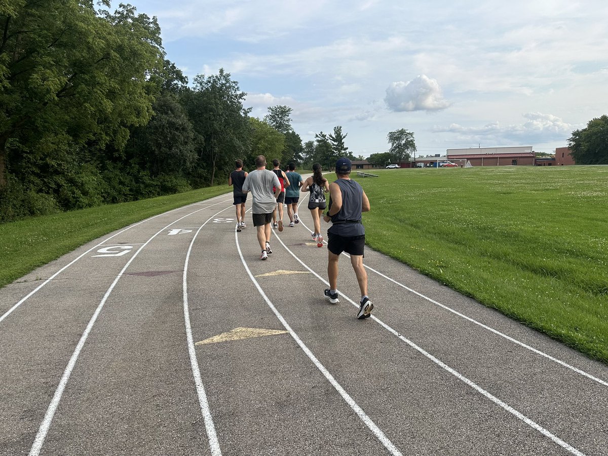 Huge thank you to Shaheeda from Saucony for bringing out the Kinvara Pro and Endorphin Speed to our track workout Tuesday night! It’s so fun to try new things together!